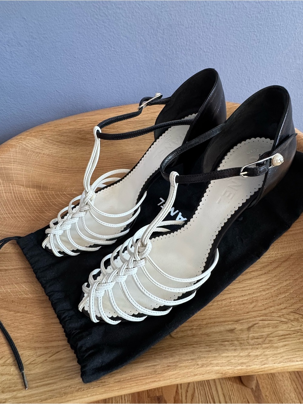 Authentic CHANEL Black & White Leather Sandals Size EU 38.5 / US 8 - Picture 13 of 14